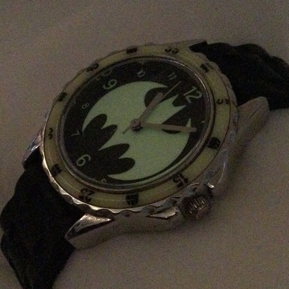 RARE Batman Watch - Glows in the Dark - Picture 6 of 7
